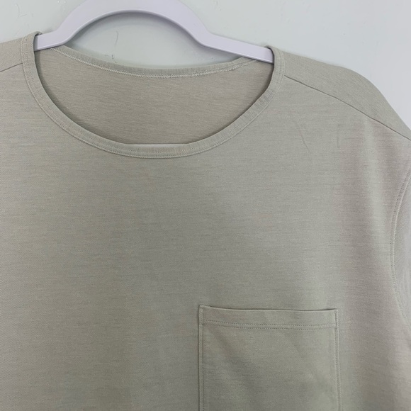 Lululemon Men’s Short Sleeve Relaxed Over Sized Tee W/ Chest Pocket Size Small - Picture 5 of 13